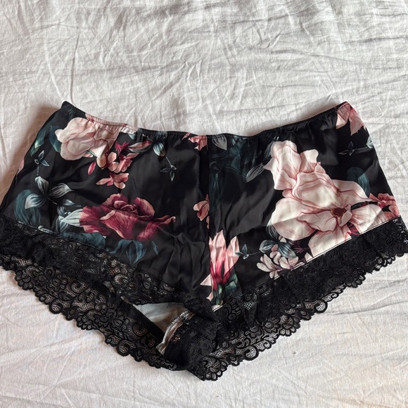 La Vie En Rose Other - La Vie En Rose Black Floral Lace Sleep Shorts